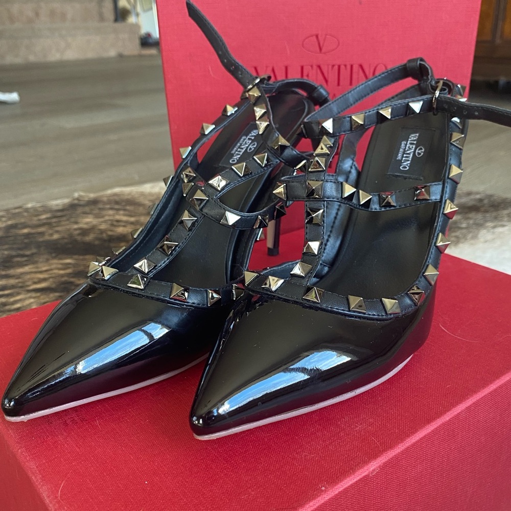 Valentino Garavani Rockstud Black Patent Leather Pump